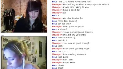 Vroča punca ji z vibratorji prodre v obe luknji